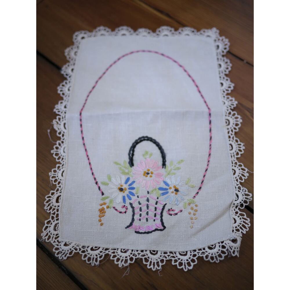Vintage Antique HAND EMBROIDERED Granny Floral Basket Linen Lace DOILY 7" x 10"